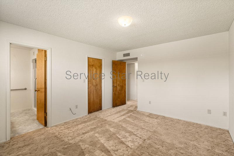 4938 E Earll Dr property image
