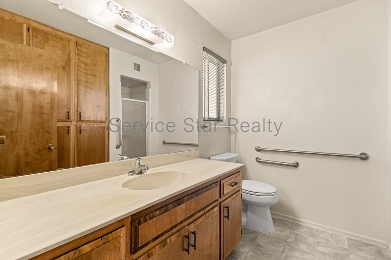 4938 E Earll Dr property image