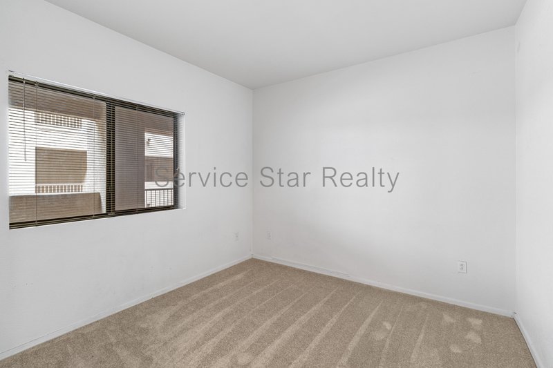 920 E Devonshire Ave Unit 2024 property image