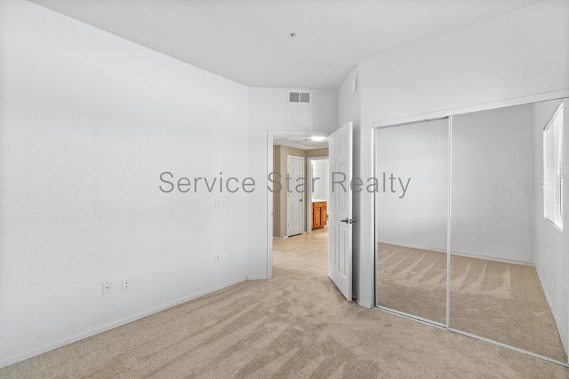 920 E Devonshire Ave Unit 2024 property image