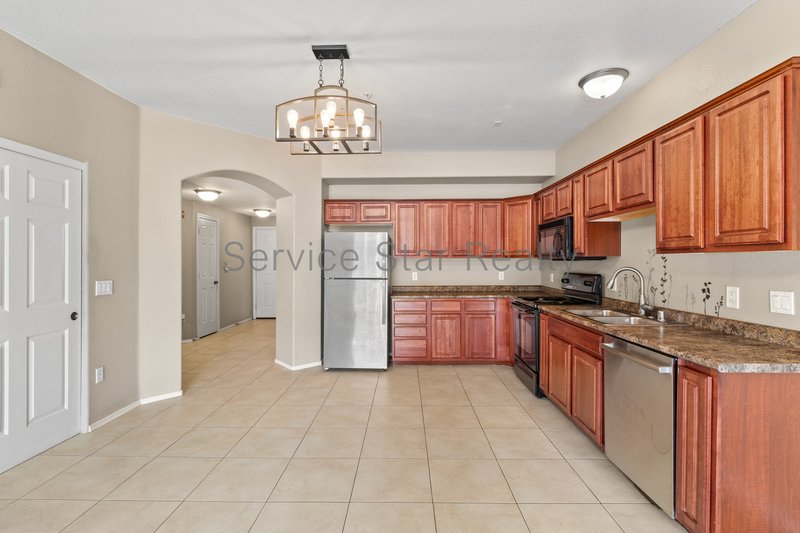 920 E Devonshire Ave Unit 2024 property image