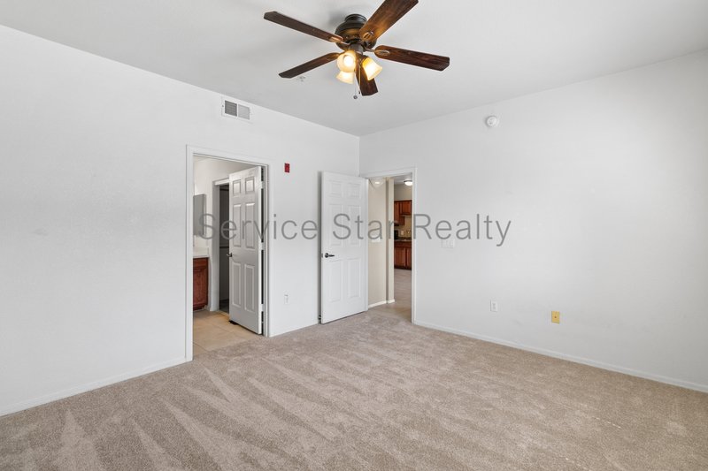 920 E Devonshire Ave Unit 2024 property image