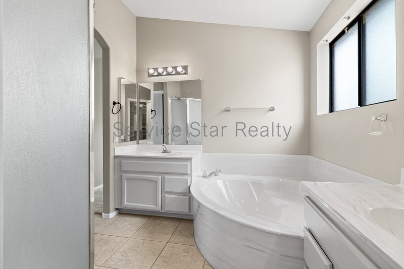 3928 N 151st Ave property image