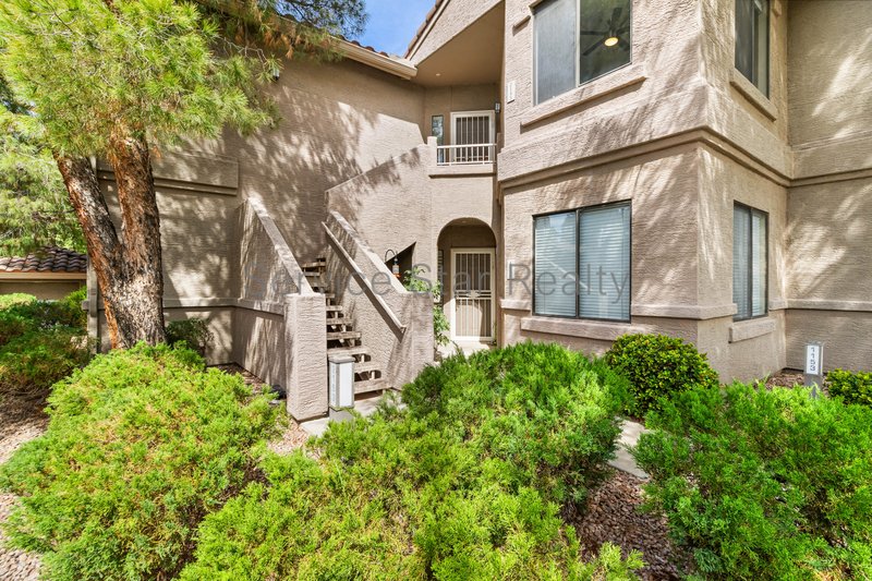 2 Bedroom+ Den, 2 bath condo in Scottsdale!! property image