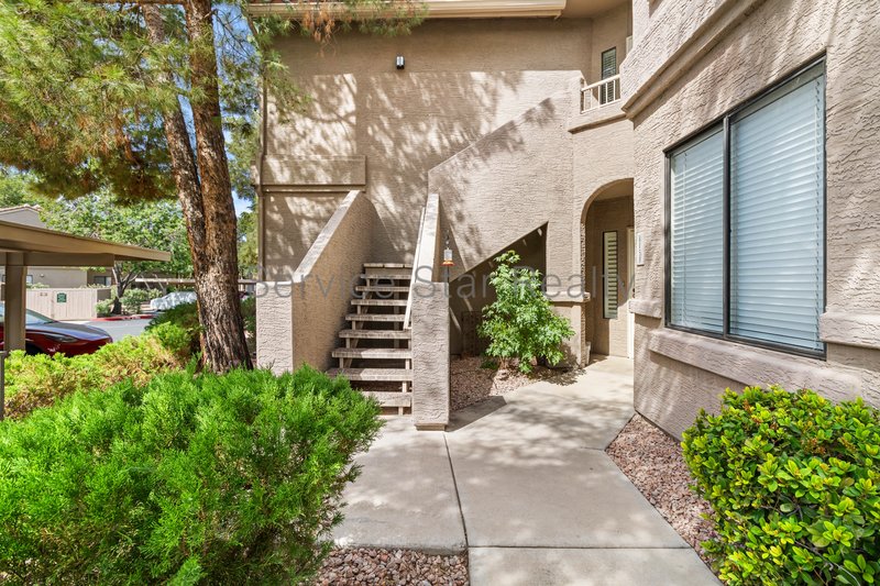 2 Bedroom+ Den, 2 bath condo in Scottsdale!! property image