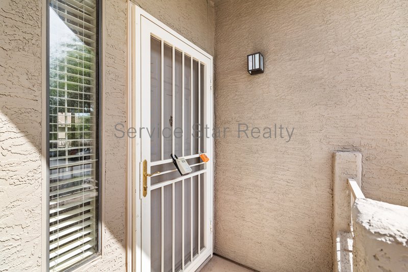 2 Bedroom+ Den, 2 bath condo in Scottsdale!! property image