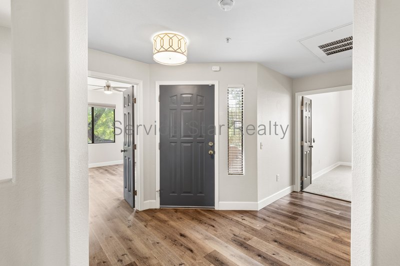 2 Bedroom+ Den, 2 bath condo in Scottsdale!! property image