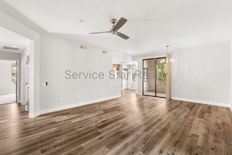 2 Bedroom+ Den, 2 bath condo in Scottsdale!! property image