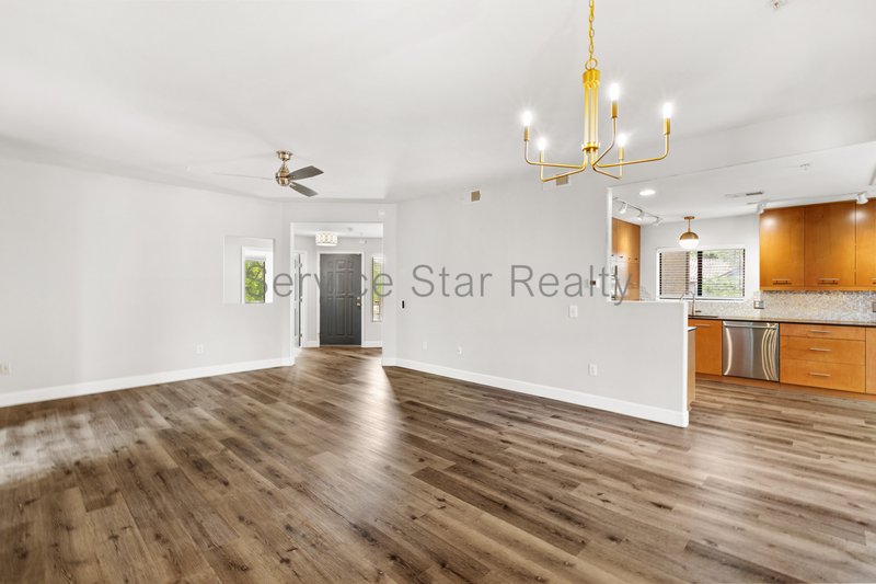2 Bedroom+ Den, 2 bath condo in Scottsdale!! property image
