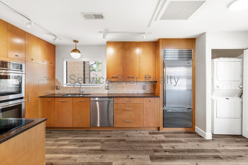 2 Bedroom+ Den, 2 bath condo in Scottsdale!! property image
