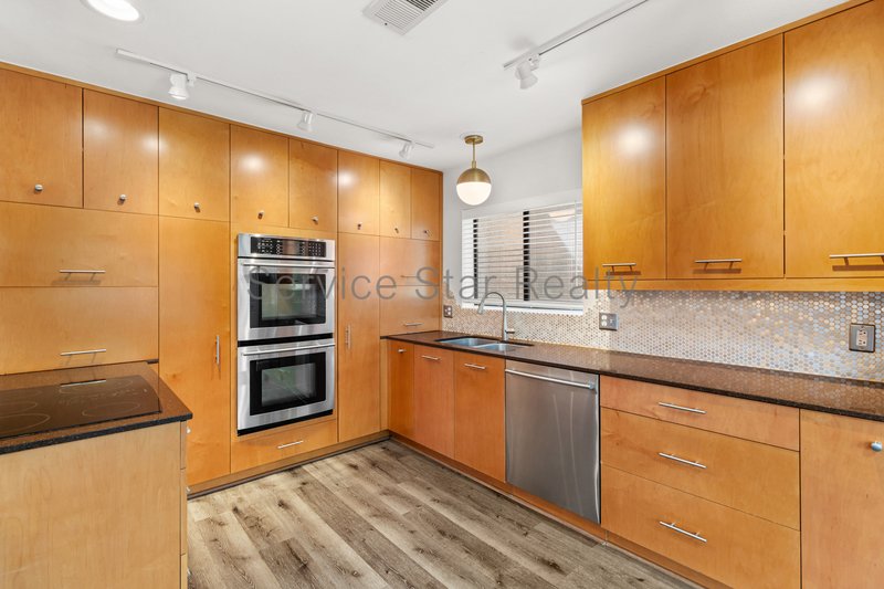2 Bedroom+ Den, 2 bath condo in Scottsdale!! property image