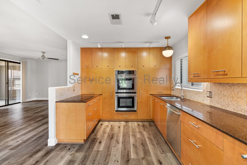 2 Bedroom+ Den, 2 bath condo in Scottsdale!! property image