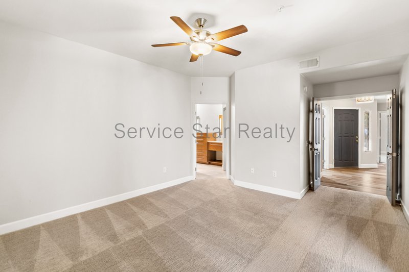 2 Bedroom+ Den, 2 bath condo in Scottsdale!! property image