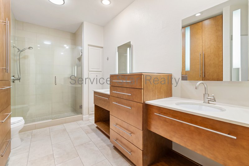 2 Bedroom+ Den, 2 bath condo in Scottsdale!! property image