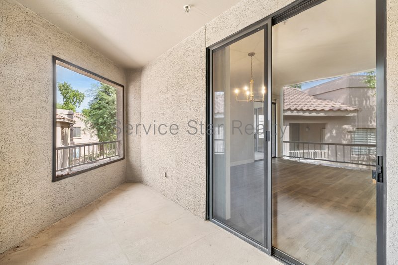 2 Bedroom+ Den, 2 bath condo in Scottsdale!! property image