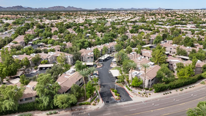 2 Bedroom+ Den, 2 bath condo in Scottsdale!! property image