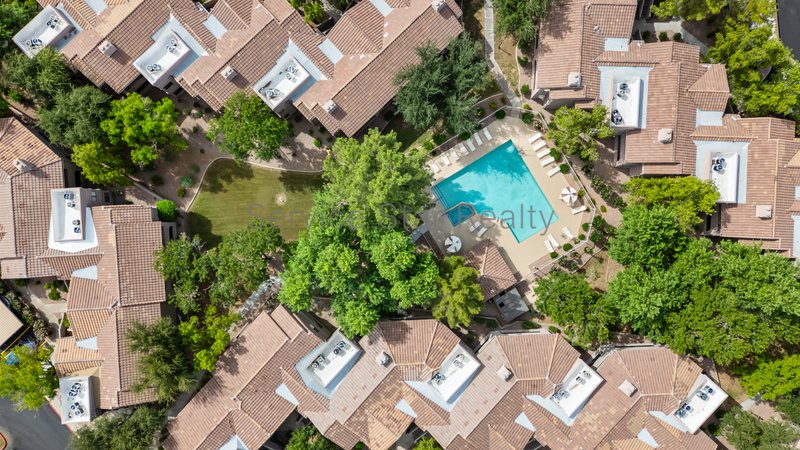 2 Bedroom+ Den, 2 bath condo in Scottsdale!! property image