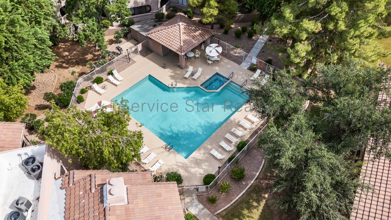 2 Bedroom+ Den, 2 bath condo in Scottsdale!! property image