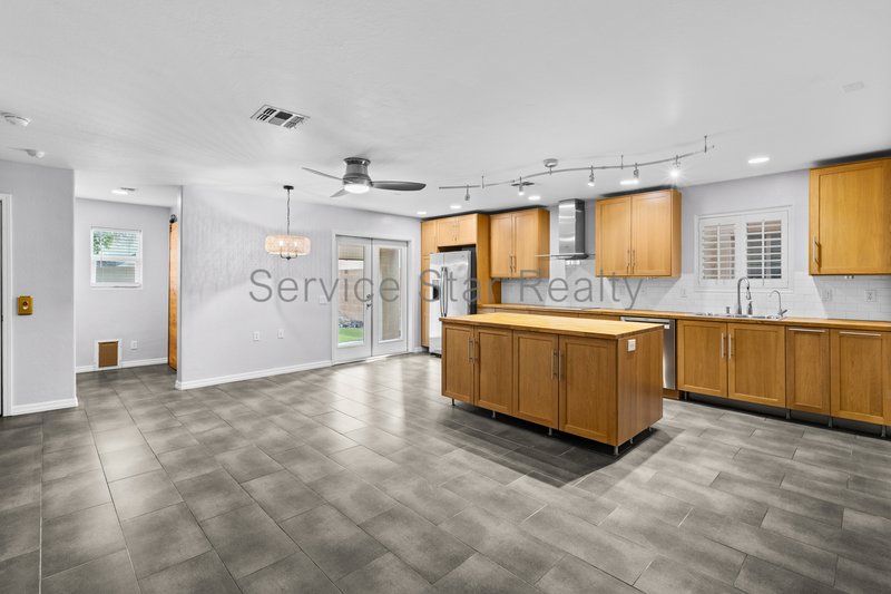 Gorgeous 3Bed/2.5Bath Home w/ Modern Touches & SOLAR in North Phoenix! property image