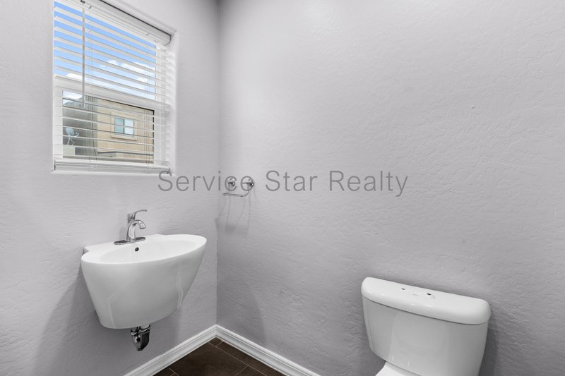 Gorgeous 3Bed/2.5Bath Home w/ Modern Touches & SOLAR in North Phoenix! property image