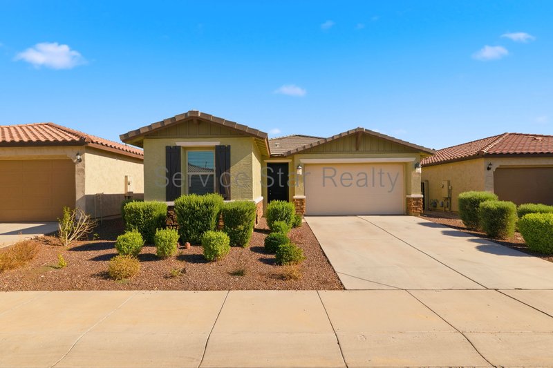 Beautiful 3-Bedroom Home in Verrado ? Low-Maintenance Living & Great C property image