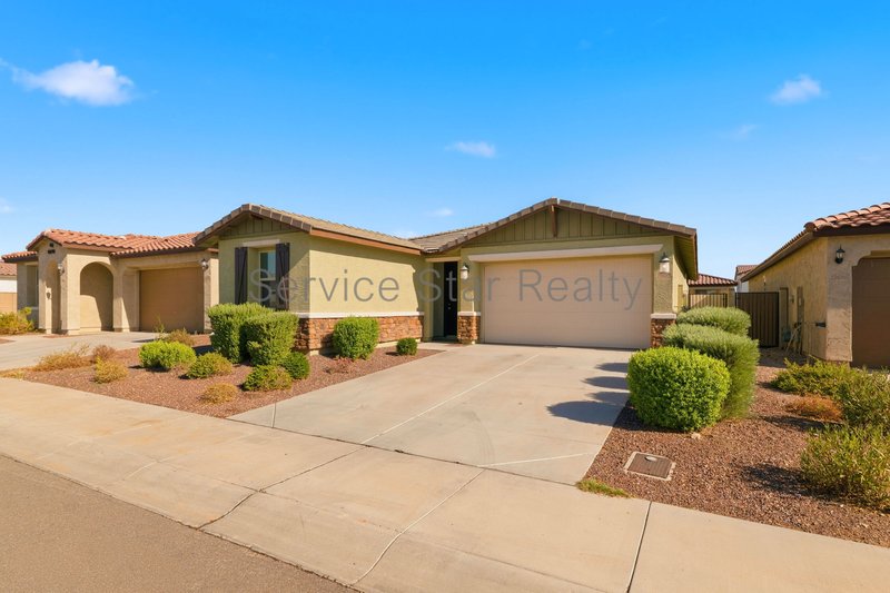 Beautiful 3-Bedroom Home in Verrado ? Low-Maintenance Living & Great C property image