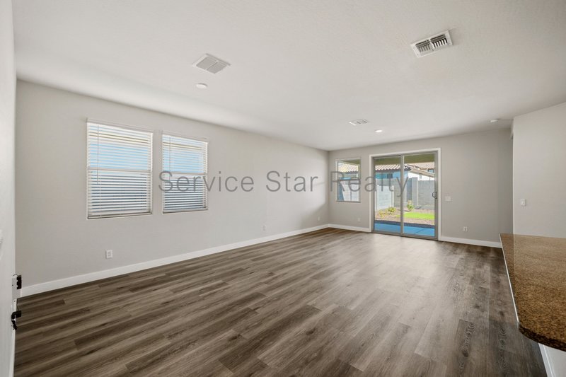 Beautiful 3-Bedroom Home in Verrado ? Low-Maintenance Living & Great C property image