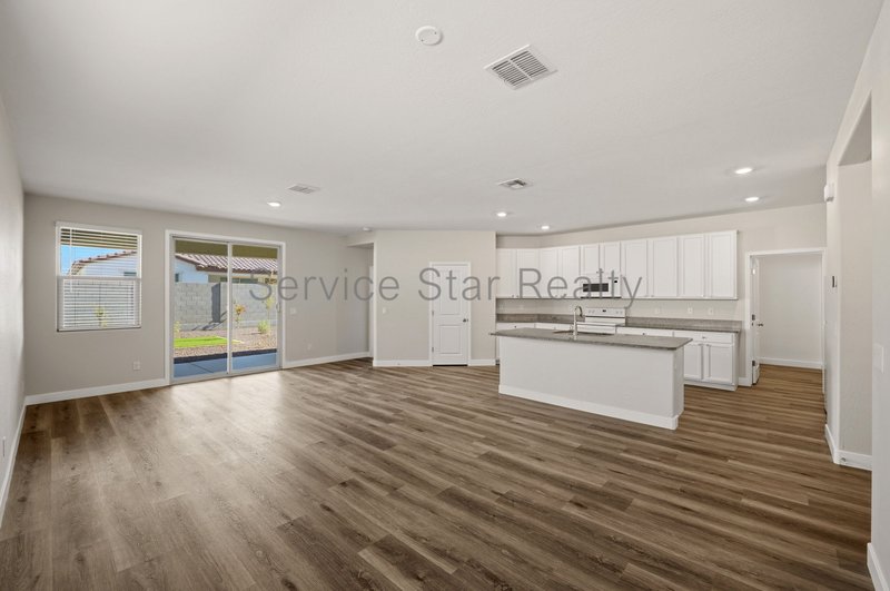 Beautiful 3-Bedroom Home in Verrado ? Low-Maintenance Living & Great C property image