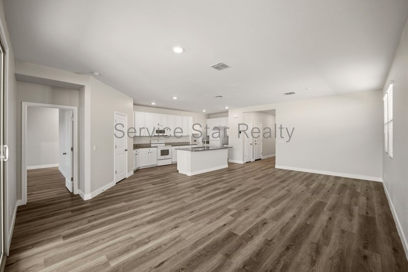 Beautiful 3-Bedroom Home in Verrado ? Low-Maintenance Living & Great C property image