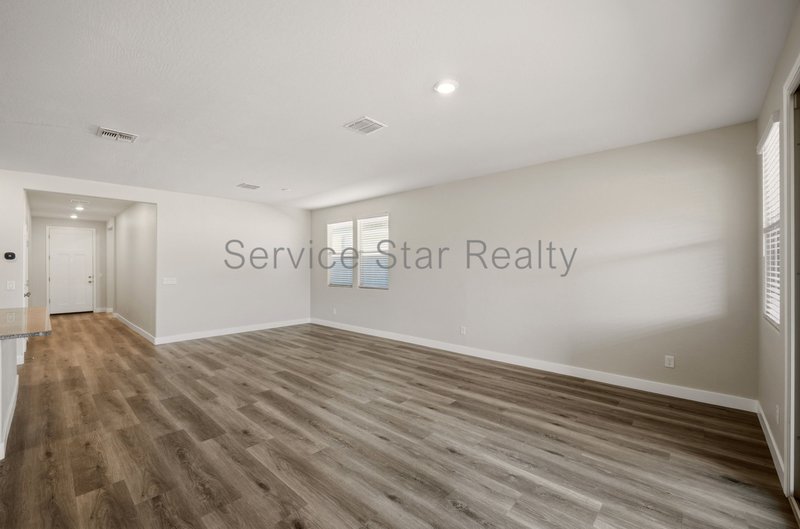 Beautiful 3-Bedroom Home in Verrado ? Low-Maintenance Living & Great C property image