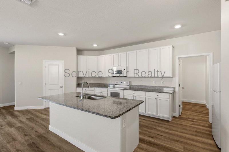 Beautiful 3-Bedroom Home in Verrado ? Low-Maintenance Living & Great C property image