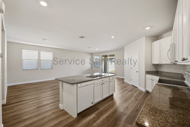 Beautiful 3-Bedroom Home in Verrado ? Low-Maintenance Living & Great C property image