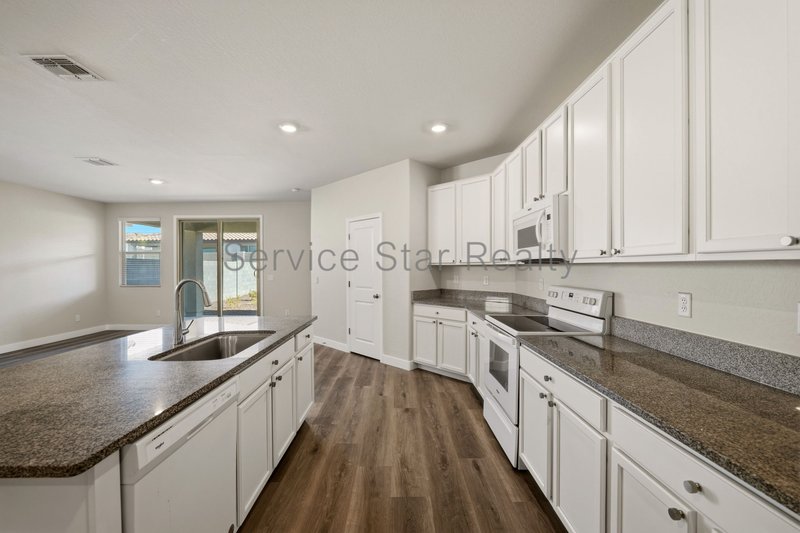 Beautiful 3-Bedroom Home in Verrado ? Low-Maintenance Living & Great C property image