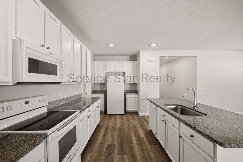 Beautiful 3-Bedroom Home in Verrado ? Low-Maintenance Living & Great C property image