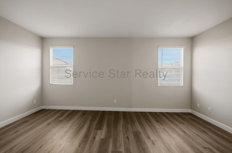 Beautiful 3-Bedroom Home in Verrado ? Low-Maintenance Living & Great C property image