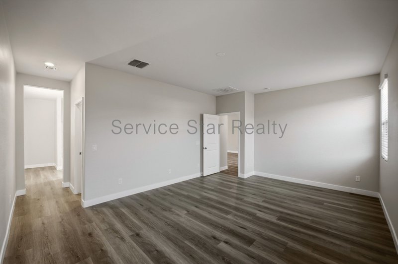 Beautiful 3-Bedroom Home in Verrado ? Low-Maintenance Living & Great C property image
