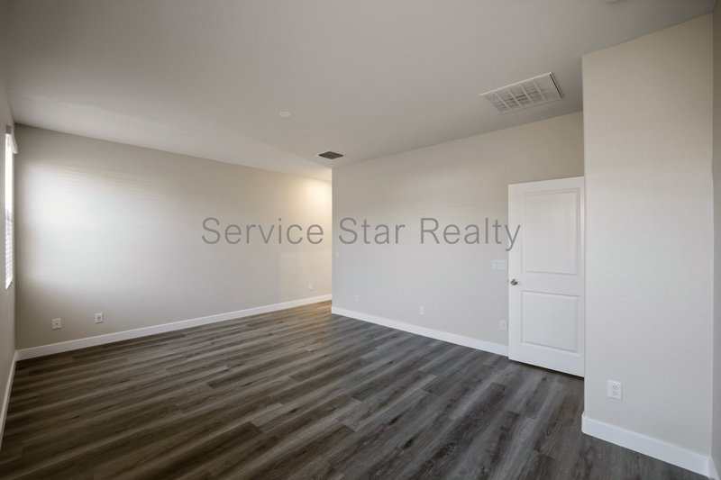 Beautiful 3-Bedroom Home in Verrado ? Low-Maintenance Living & Great C property image
