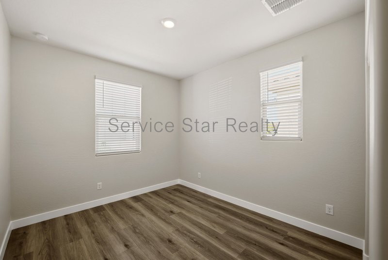 Beautiful 3-Bedroom Home in Verrado ? Low-Maintenance Living & Great C property image
