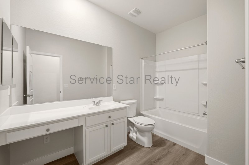 Beautiful 3-Bedroom Home in Verrado ? Low-Maintenance Living & Great C property image