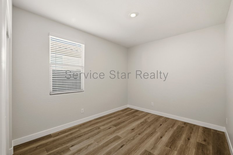 Beautiful 3-Bedroom Home in Verrado ? Low-Maintenance Living & Great C property image
