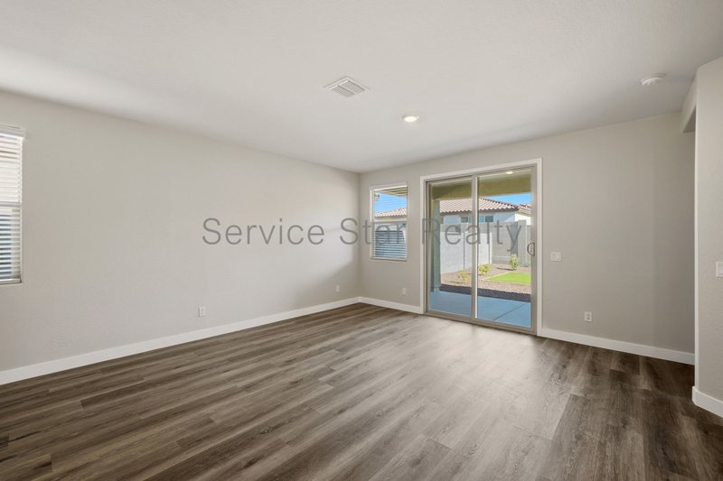 Beautiful 3-Bedroom Home in Verrado ? Low-Maintenance Living & Great C property image