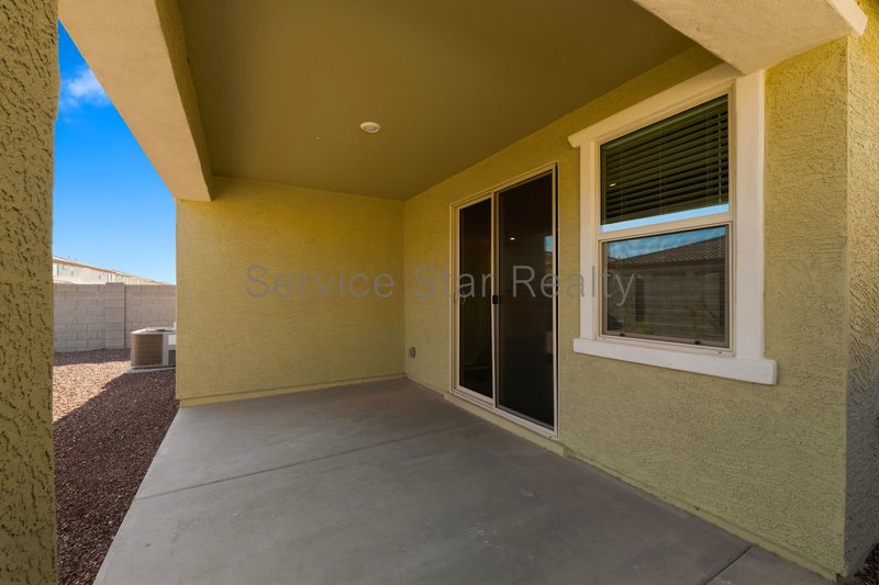 Beautiful 3-Bedroom Home in Verrado ? Low-Maintenance Living & Great C property image