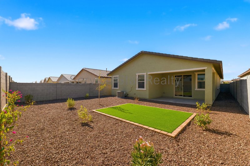 Beautiful 3-Bedroom Home in Verrado ? Low-Maintenance Living & Great C property image