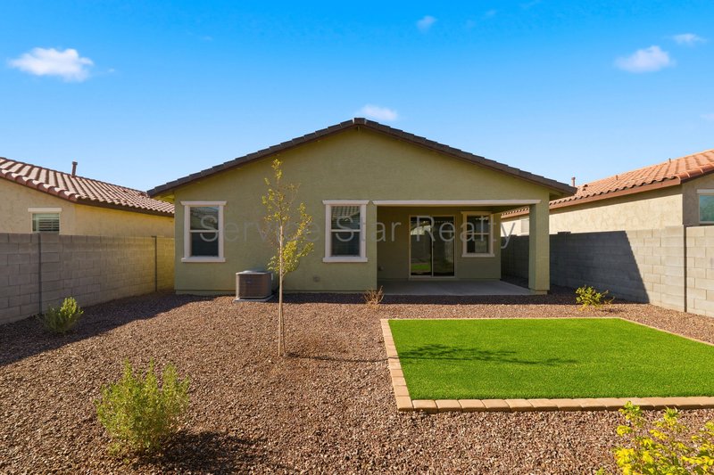 Beautiful 3-Bedroom Home in Verrado ? Low-Maintenance Living & Great C property image