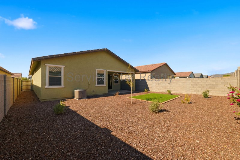 Beautiful 3-Bedroom Home in Verrado ? Low-Maintenance Living & Great C property image