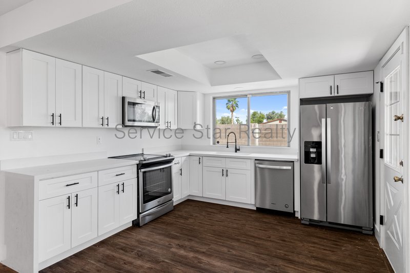 Beautiful 3+2 Remodel in North/Central Phoenix! property image