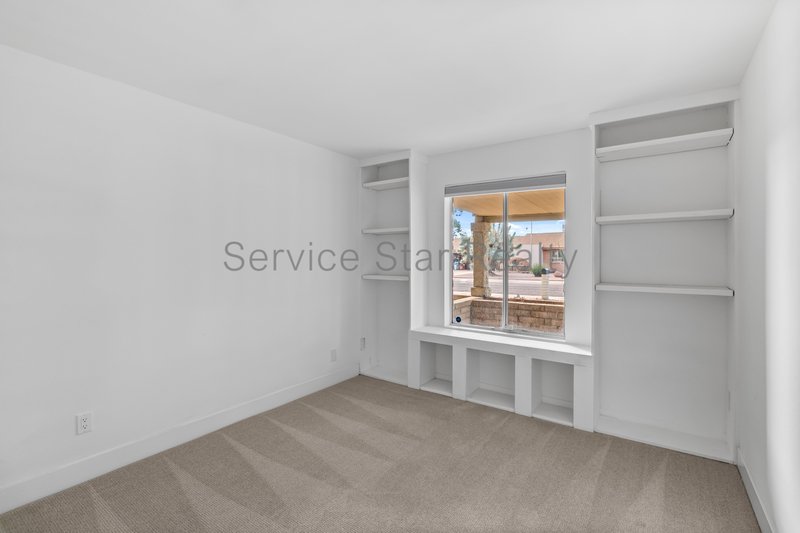 Beautiful 3+2 Remodel in North/Central Phoenix! property image
