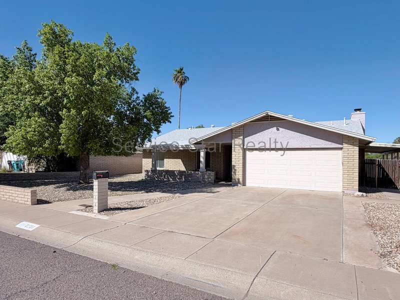 Beautiful 3+2 Remodel in North/Central Phoenix! property image