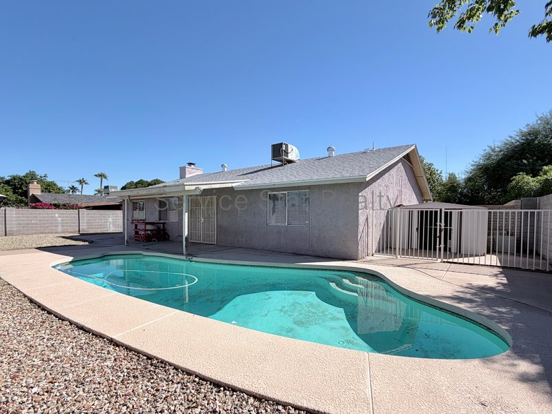 Beautiful 3+2 Remodel in North/Central Phoenix! property image