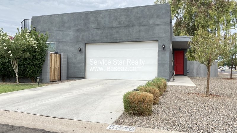 Central Phoenix Beauty on a Double Lot property image